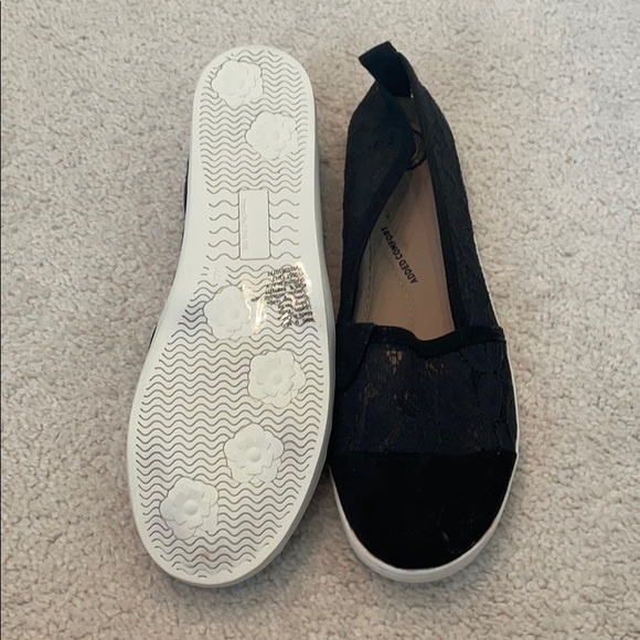 Brand New! Black lace flats - Picture 2 of 3
